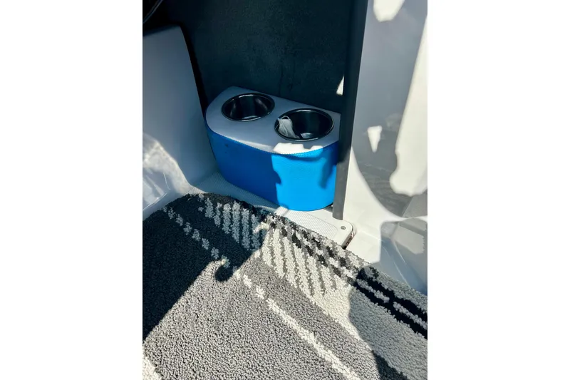 Slide: The Image of 2012 Moomba Mojo 2.5 capacity label, 16 persons or 2500 lbs, NMMA certified. - 61