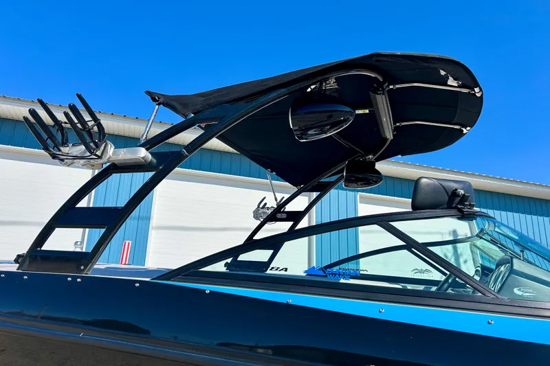 Slide: The Image of 2012 Moomba Mojo 2.5 boat with "Mountain Wake" decal on window. - 75