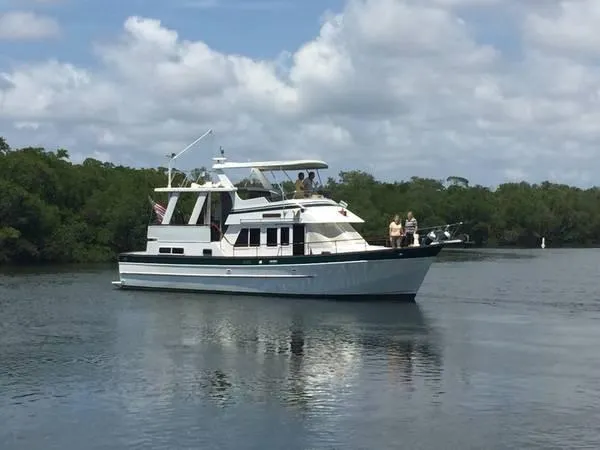 Slide: The Image of Marine Trader Sundeck CPMY 1988 - 0