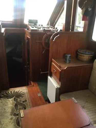 Slide: The Image of Marine Trader Sundeck CPMY 1988 - 1