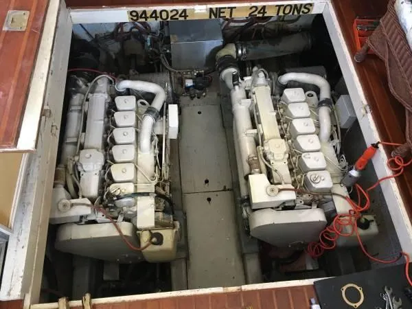 Slide: The Image of Marine Trader Sundeck CPMY 1988 - 3
