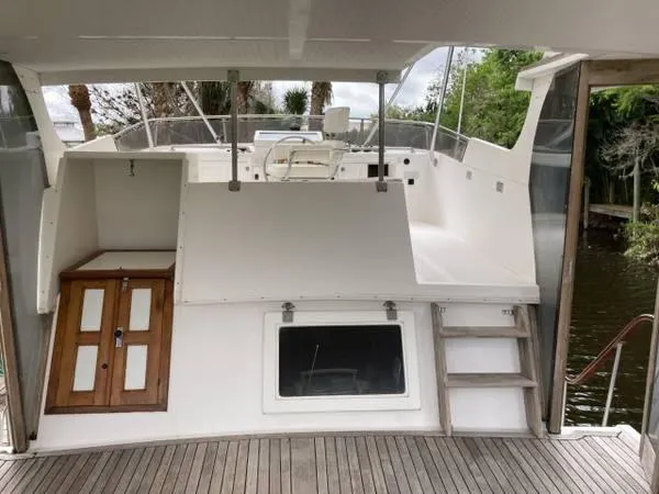 Slide: The Image of Marine Trader Sundeck CPMY 1988 - 4