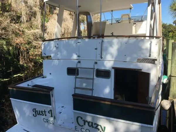 Slide: The Image of Marine Trader Sundeck CPMY 1988 - 6