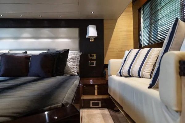Slide: The Image of Sunseeker San Remo 48 2014 - 11