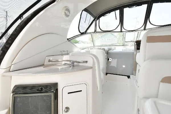 Slide: The Image of Sea Ray 320 Sundancer 2004 - 6