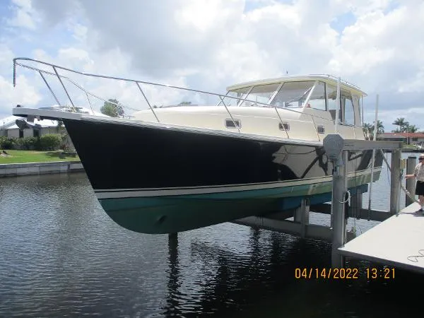 Slide: The Image of Mainship 34 Pilot Hard Top 2007 - 0