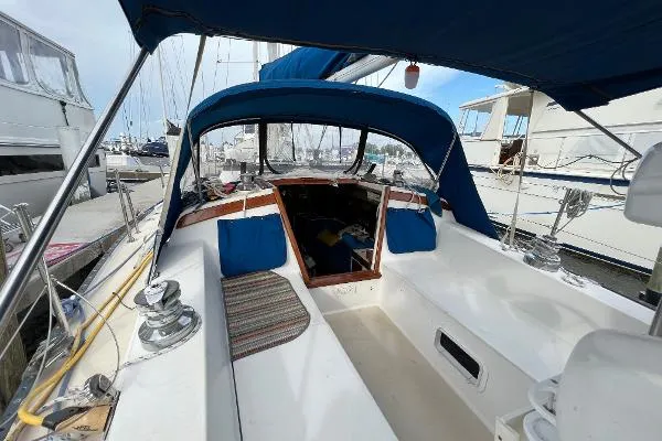 Slide: The Image of Catalina 36 1989 - 10