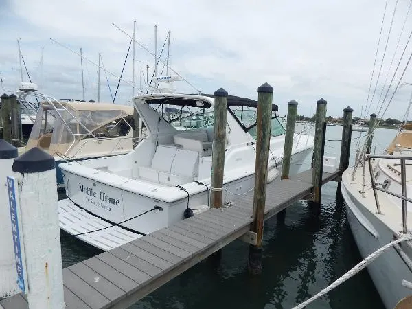 Slide: The Image of Hatteras 39 Express 1995 - 0