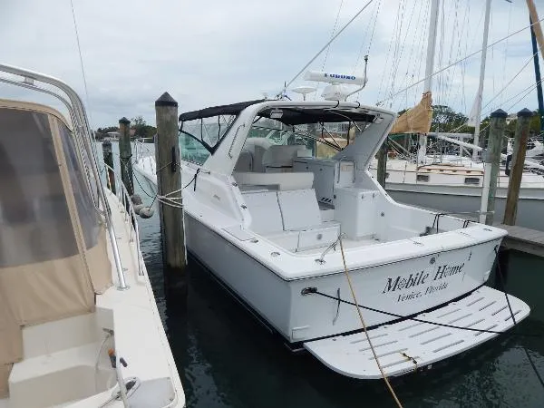 Slide: The Image of Hatteras 39 Express 1995 - 2