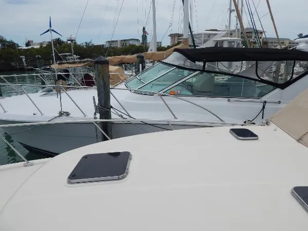 Slide: The Image of Hatteras 39 Express 1995 - 4