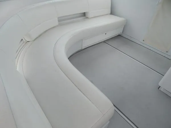 Slide: The Image of Hatteras 39 Express 1995 - 7