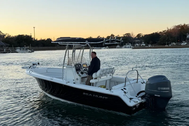 Slide: The Image of 2014 Sea Hunt Ultra 211 boat on water at sunset with Yamaha engine. - 19