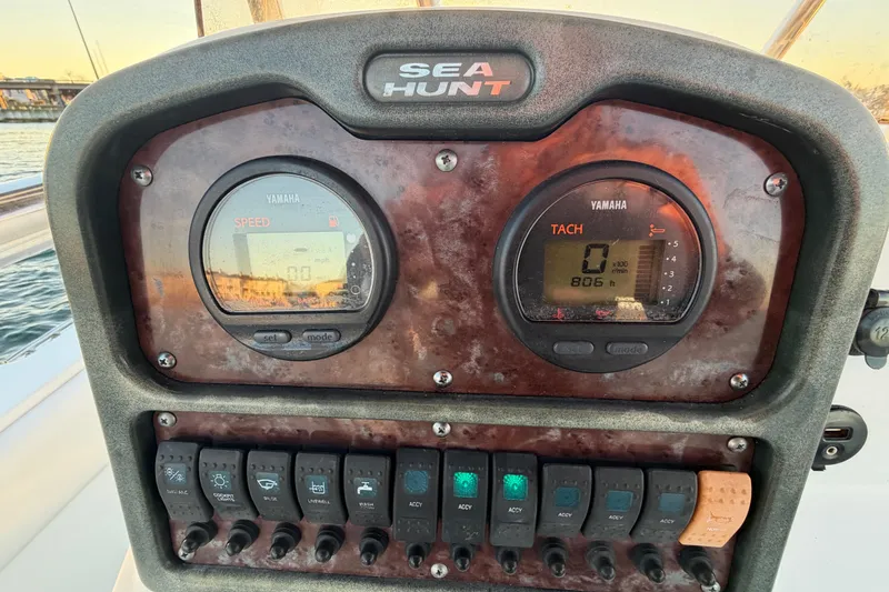 Slide: The Image of Control panel of a 2014 Sea Hunt Ultra 211 boat with Yamaha gauges. - 44