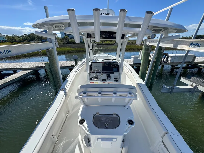 Slide: The Image of 2023 Sea Hunt Ultra 239 SE boat at dock with Garmin equipment. - 16