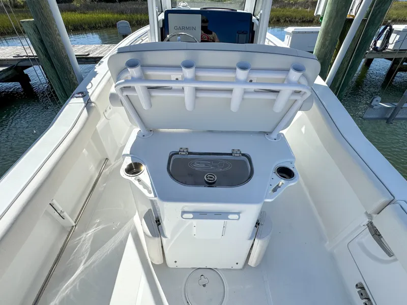 Slide: The Image of Interior view of 2023 Sea Hunt Ultra 239 SE boat. - 17