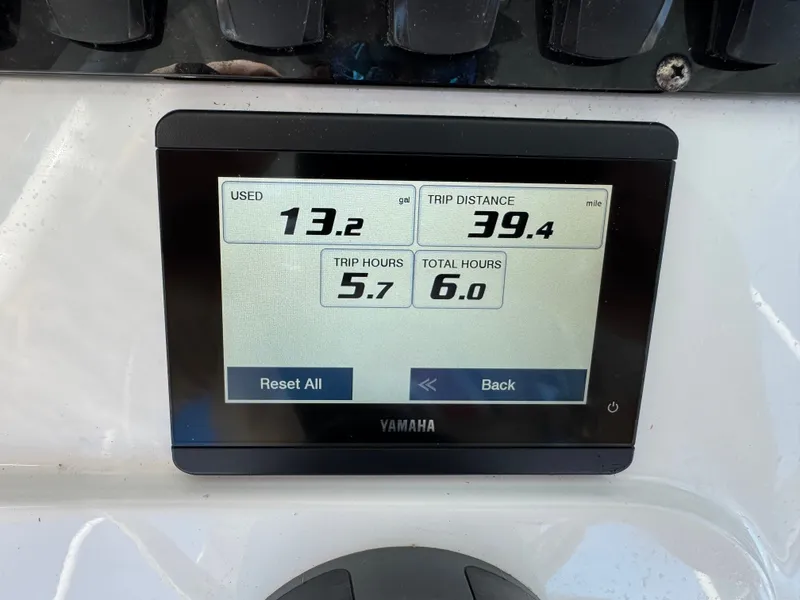 Slide: The Image of Yamaha display on Sea Hunt Ultra 239 SE boat, 2023 model. - 22