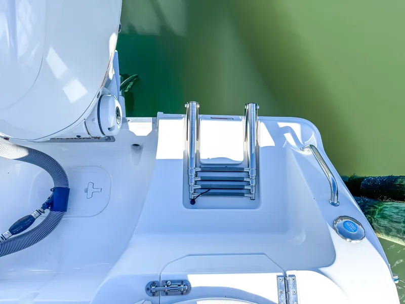 Slide: The Image of 2023 Sea Hunt Ultra 239 SE boat with swim ladder. - 40