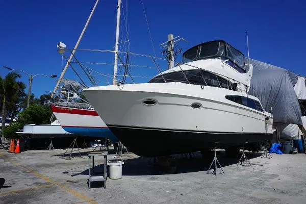Slide: The Image of Carver Yachts 38 Sport Sedan 2006 - 4