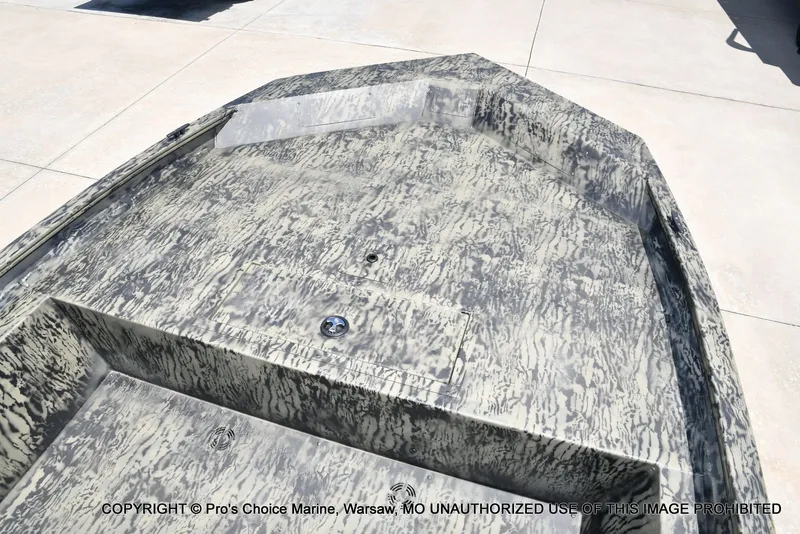 Slide: The Image of 2026 Tracker Grizzly 1860 Jon boat interior view. - 10