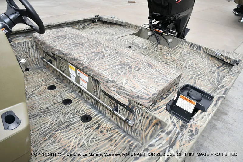 Slide: The Image of Interior of 2026 Tracker Grizzly 1860 CC with camouflage pattern. - 33