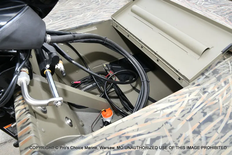 Slide: The Image of Tracker Grizzly 1860 CC 2026 - 54