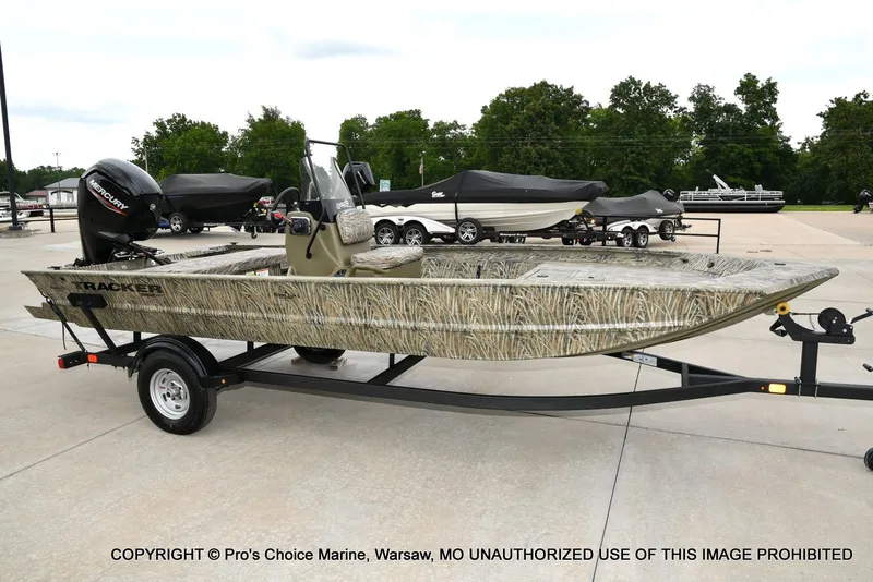 Slide: The Image of Tracker Grizzly 1860 CC 2026 - 55