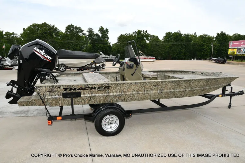 Slide: The Image of Tracker Grizzly 1860 CC 2026 - 58