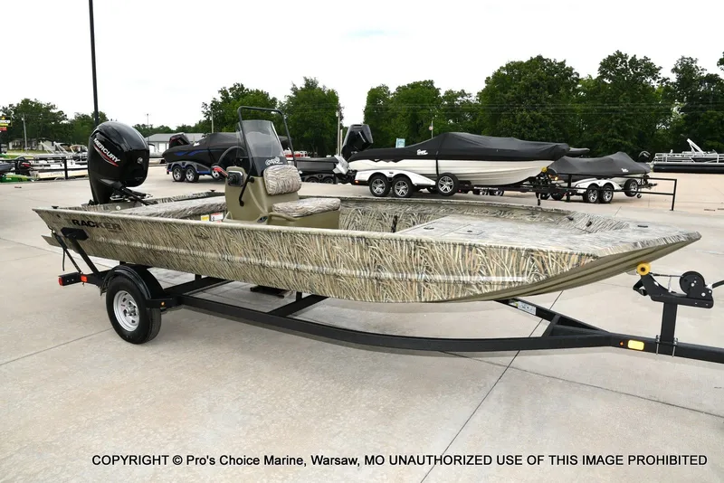 Slide: The Image of Tracker Grizzly 1860 CC 2026 - 63