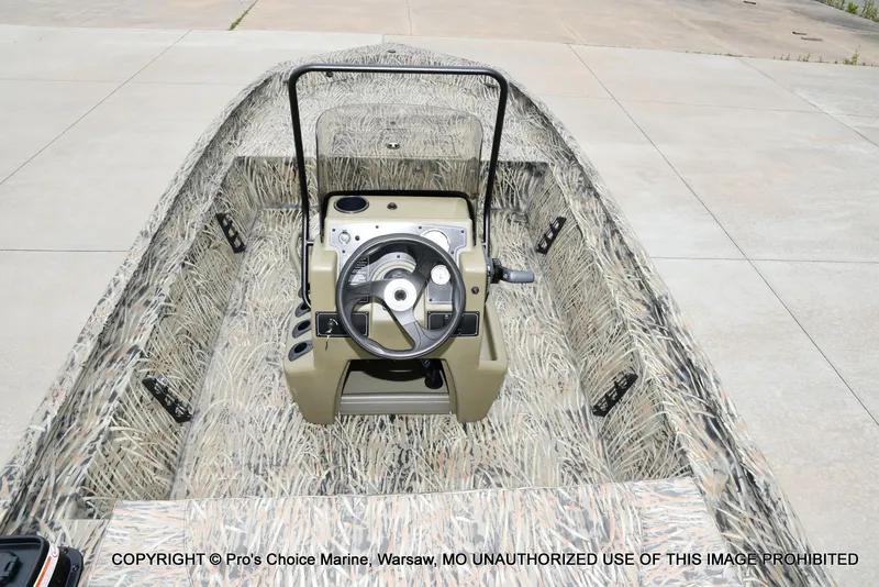 Slide: The Image of Tracker Grizzly 1860 CC 2026 - 64