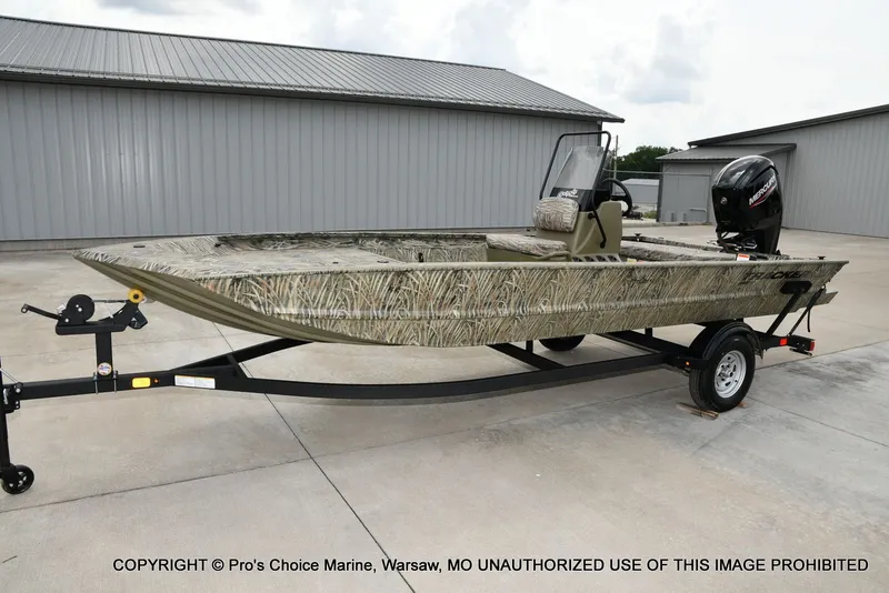 Slide: The Image of Tracker Grizzly 1860 CC 2026 - 65