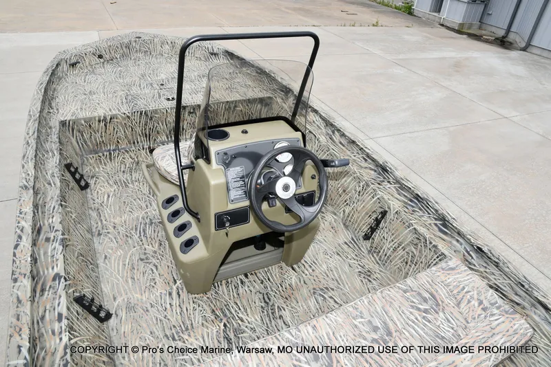 Slide: The Image of Interior view of Tracker Grizzly 1860 CC boat, model year 2026. - 9