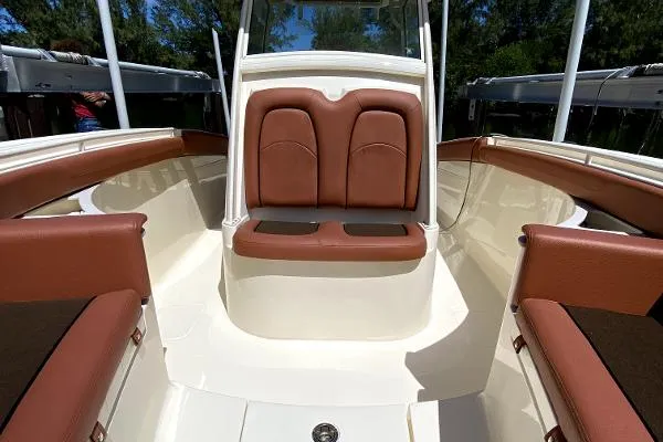 Slide: The Image of Scout 275LXF 2015 - 4