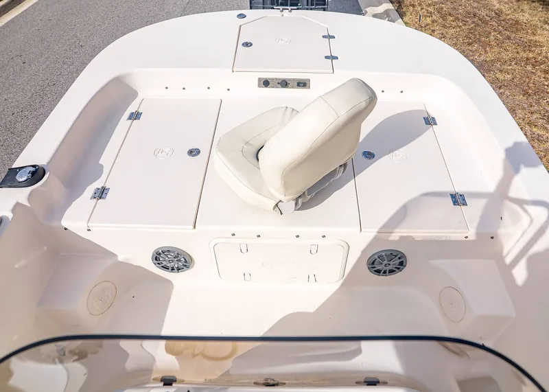 Slide: The Image of Interior of Carolina Skiff 17 LS boat, model year 2023. - 19