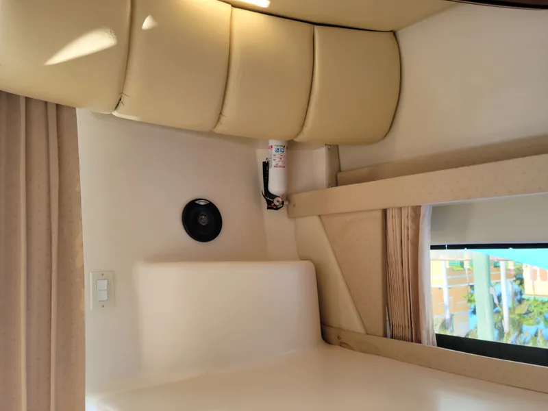 Slide: The Image of Carver Yachts 360 Mariner 2004 - 6