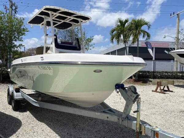 Slide: The Image of Bayliner T20 CC 2021 - 1