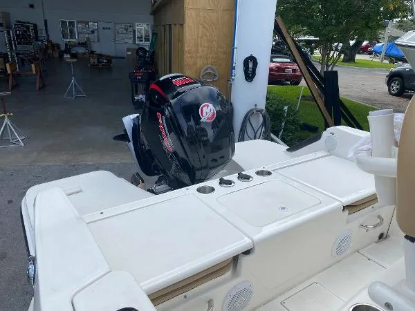 Slide: The Image of Bayliner T20 CC 2021 - 8