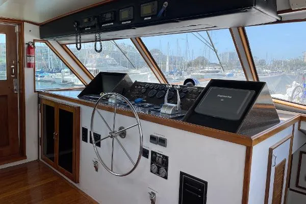 Slide: The Image of Hatteras Extended Deckhouse Motor Yacht 1981 - 6
