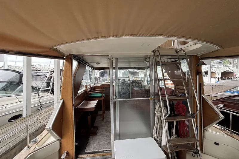 Slide: The Image of Chris-Craft 38 - Companionway - 10