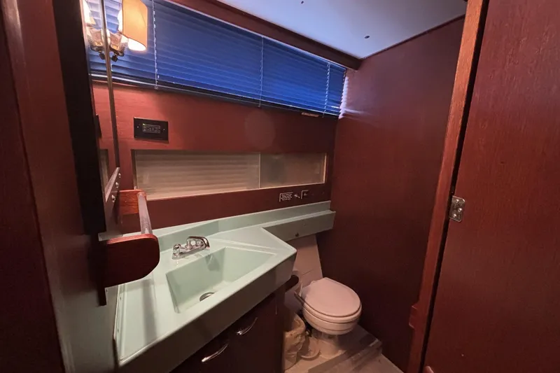 Slide: The Image of Chris-Craft 38 - Head - 8