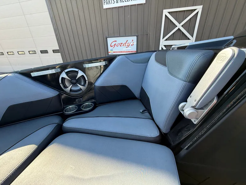 Slide: The Image of Malibu Wakesetter 23 LSV 2018 - 172