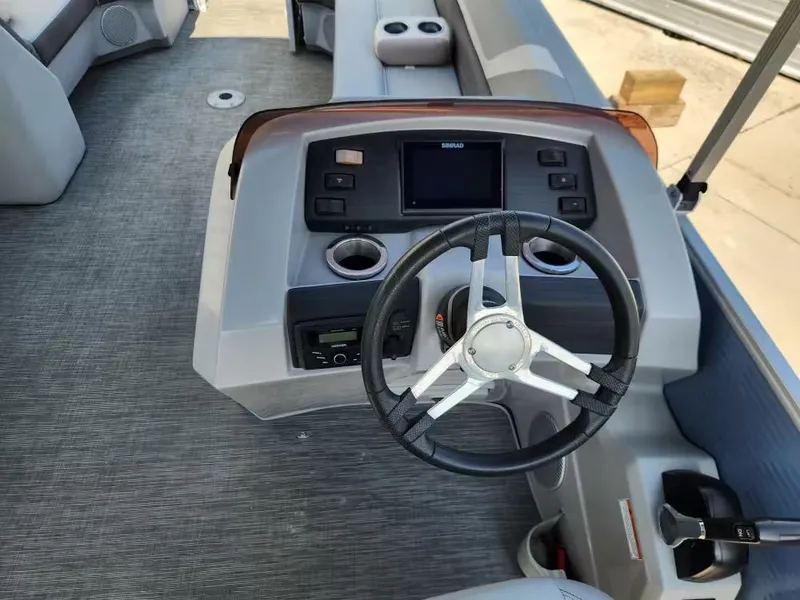 Slide: The Image of Steering console of the 2023 Bennington 22SXL pontoon boat. - 6