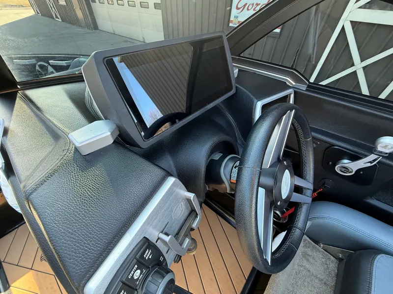 Slide: The Image of Malibu Wakesetter 23 LSV 2018 - 136