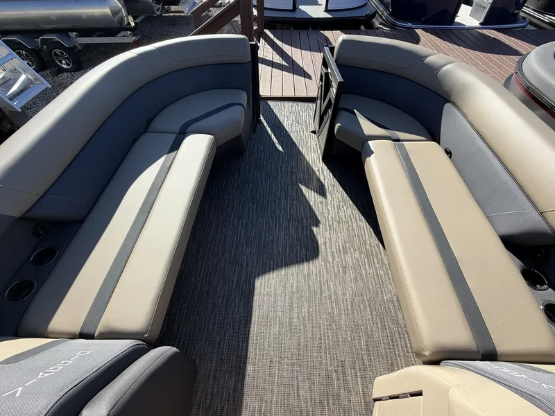 Slide: The Image of Viaggio Lago X TRITOON-HONDA 250 2026 - 4