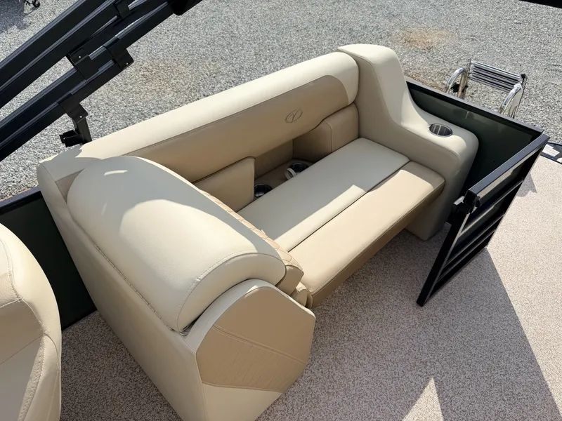 Slide: The Image of Veranda Vista View Series 22RC-BITOON-115HP 2026 - 13