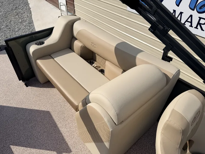 Slide: The Image of Veranda Vista View Series 22RC-BITOON-115HP 2026 - 14