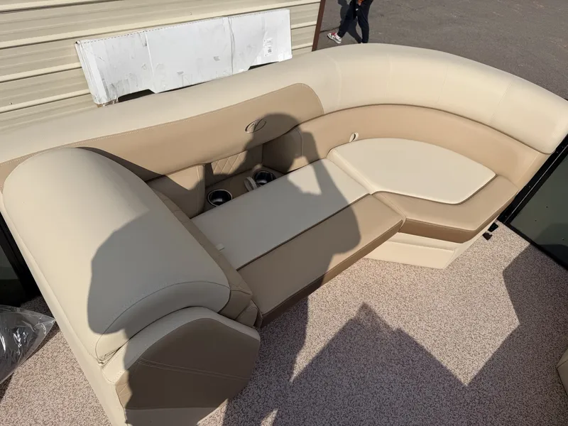 Slide: The Image of Veranda Vista View Series 22RC-BITOON-115HP 2026 - 5