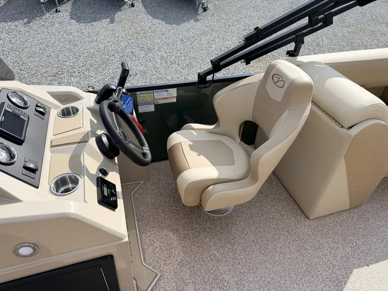 Slide: The Image of Veranda Vista View Series 22RC-BITOON-115HP 2026 - 7