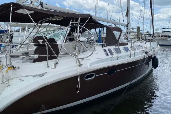 Slide: The Image of Hunter 460 Sloop 2001 - 1
