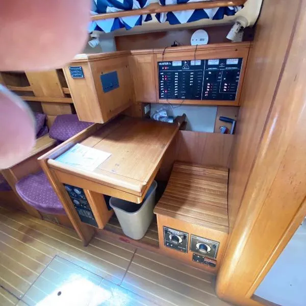 Slide: The Image of Hunter 460 Sloop 2001 - 11