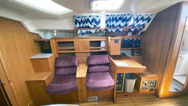 Slide: The Image of Hunter 460 Sloop 2001 - 3